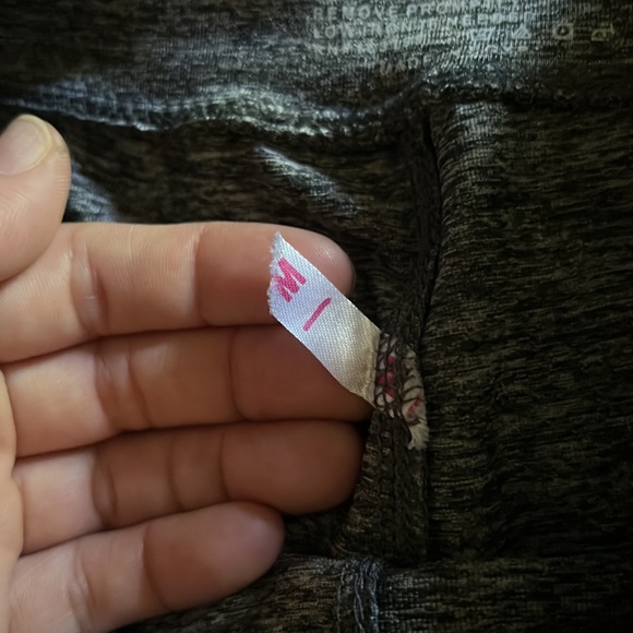 SERIES 8 FITNESS WOMEN GRAY MESH BIKER SHORTS WITH POCKETS - Picture 5 of 6